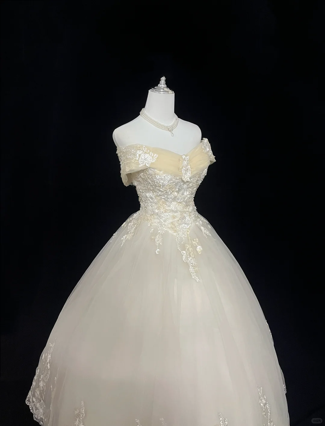 Soft Pale Yellow Off-the-Shoulder Embroidered Cinched Waist Voluminous Princess Skirt Romantic Dress, Wedding Gown gh8016