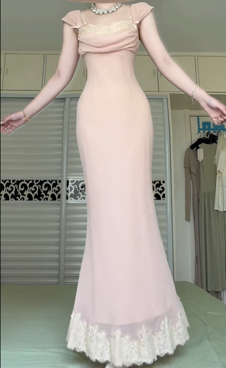 Light Pink Vintage Mermaid Evening Gown, Cap Sleeve Draped Neck Mesh Formal Dress With Lace Hem for Prom Banquet gh8953