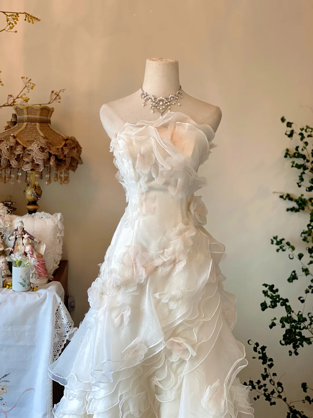 White strapless vintage elegant long gown for party and evening banquet gh7133
