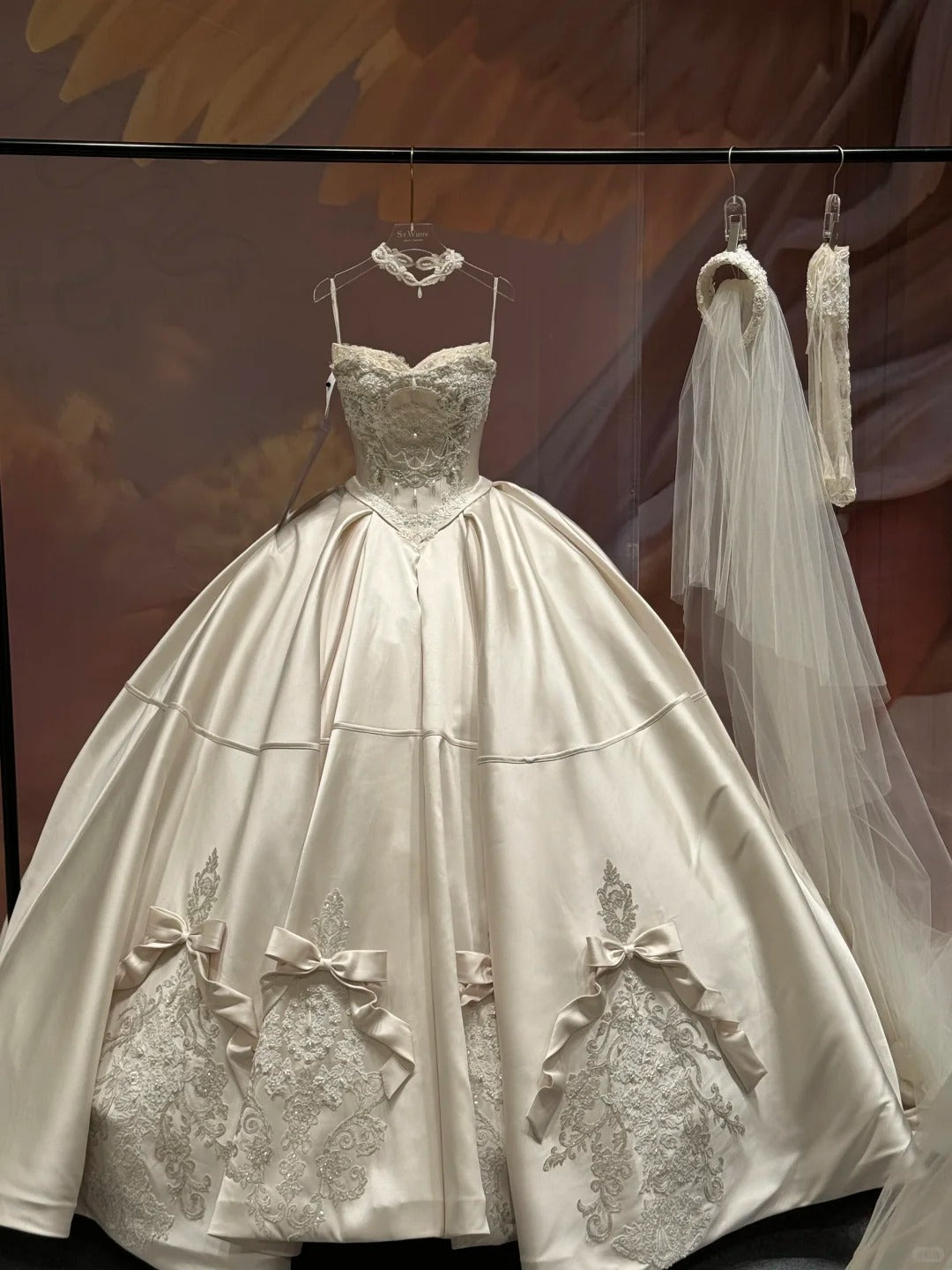 Girlhomeshops - Brautkleid Prinzessin Satin süß klassisch elegant langes Brautkleid exquisite Spitze gh5447