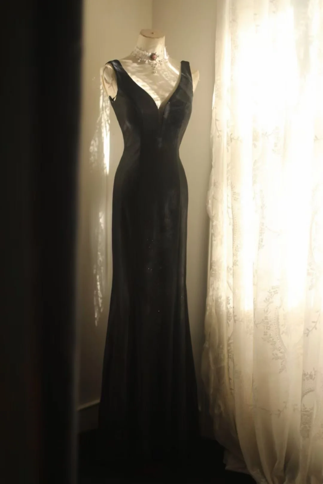 Black V-neck Waist-tight Slim-fit Sexy Elegant Party & Evening Gown gh7117