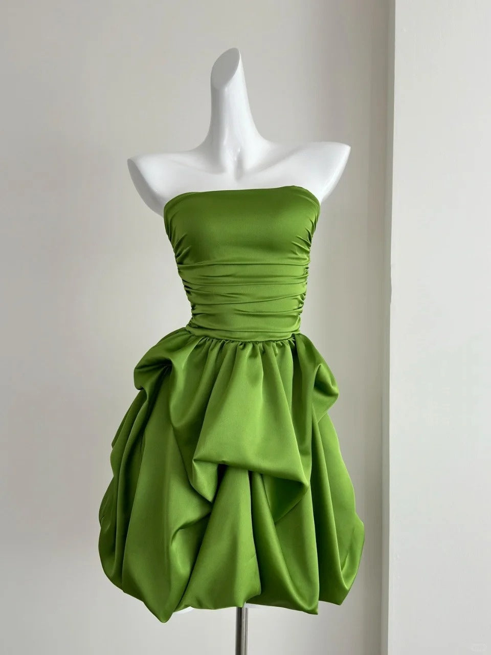Robe de soirée courte en satin vert, jolie robe tube, robe de fête d'anniversaire, petite robe de vacances gh3944