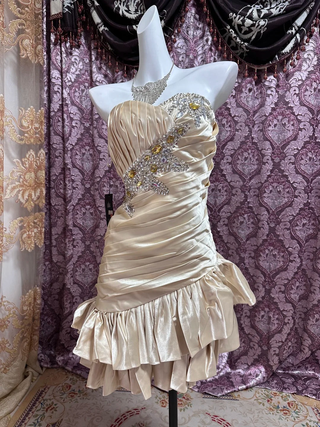 Champagner Perlenbesetztes kurzes Rüschen-Satin-Heimkehrkleid, Ballkleid, Geburtstagskleid gh4633