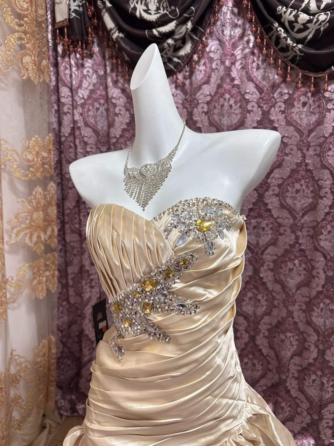 Champagner Perlenbesetztes kurzes Rüschen-Satin-Heimkehrkleid, Ballkleid, Geburtstagskleid gh4633