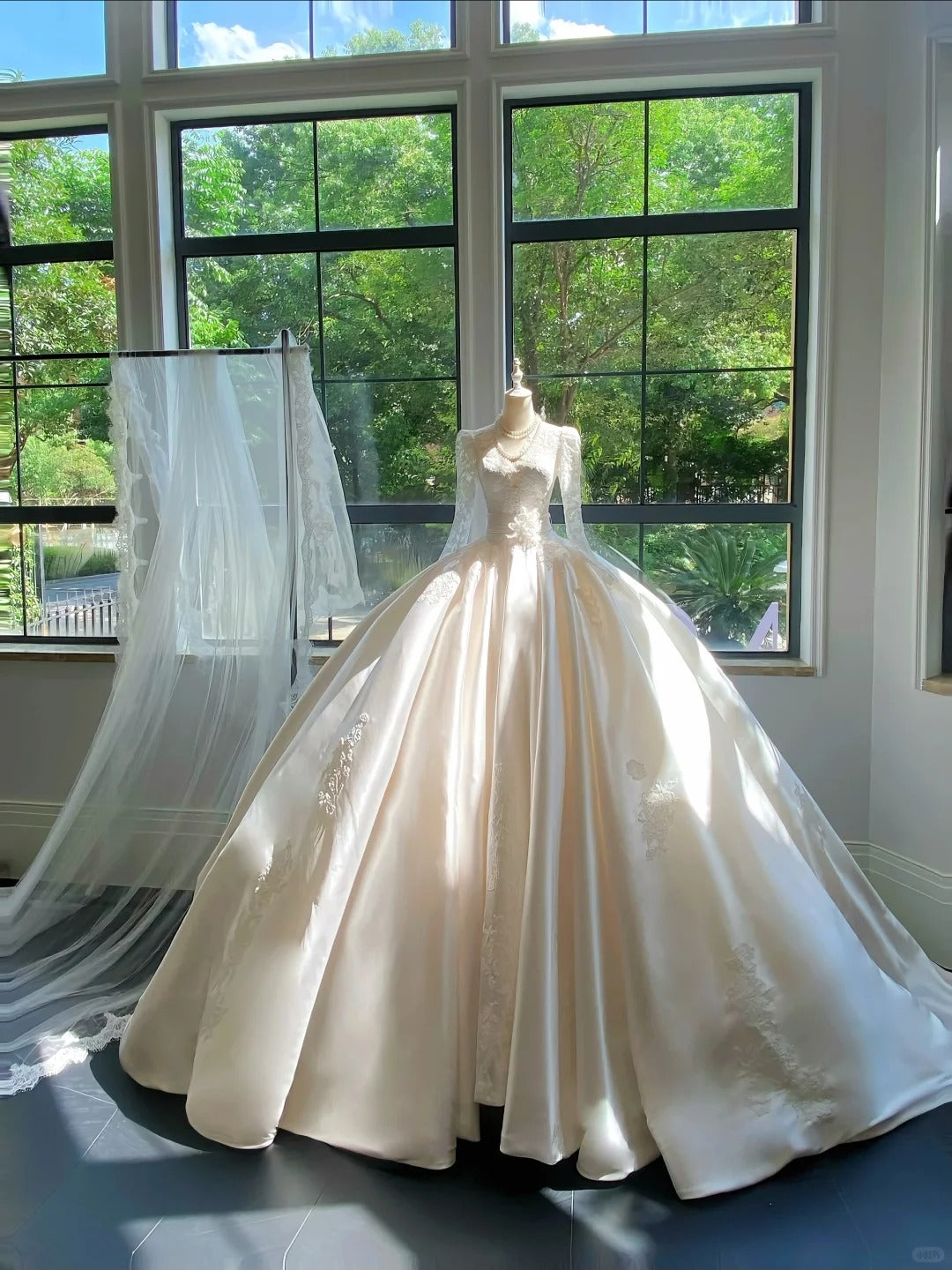 Girlhomeshops--💕Weißes, langärmliges, exquisites Spitzen-Brautkleid aus Tüll gh5444