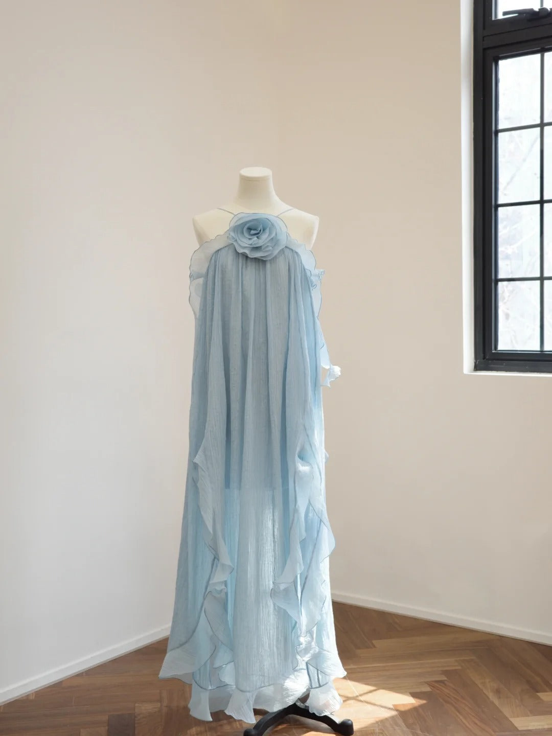 Girlhomeshops - Robe de soirée longue en mousseline de soie à fleurs bleues, dos nu, robe d'invité de mariage gh5063