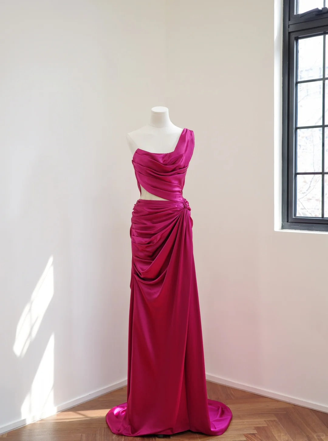 Girlhomeshops - Dunkelrosa stilvolles und elegantes langes Satin-Ballkleid Abendkleid gh5065