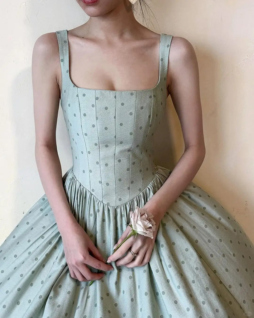 girlhomeshops – Grünes, schlichtes und elegantes, gepunktetes, langes, formelles Ballkleid gh5608