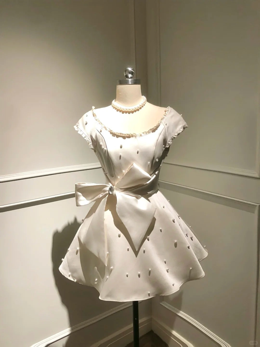 Girlhomeshops - Robe courte en satin blanc à perles pour la classe de huitième année, robe de bal, robe de fête d'anniversaire, gh5291