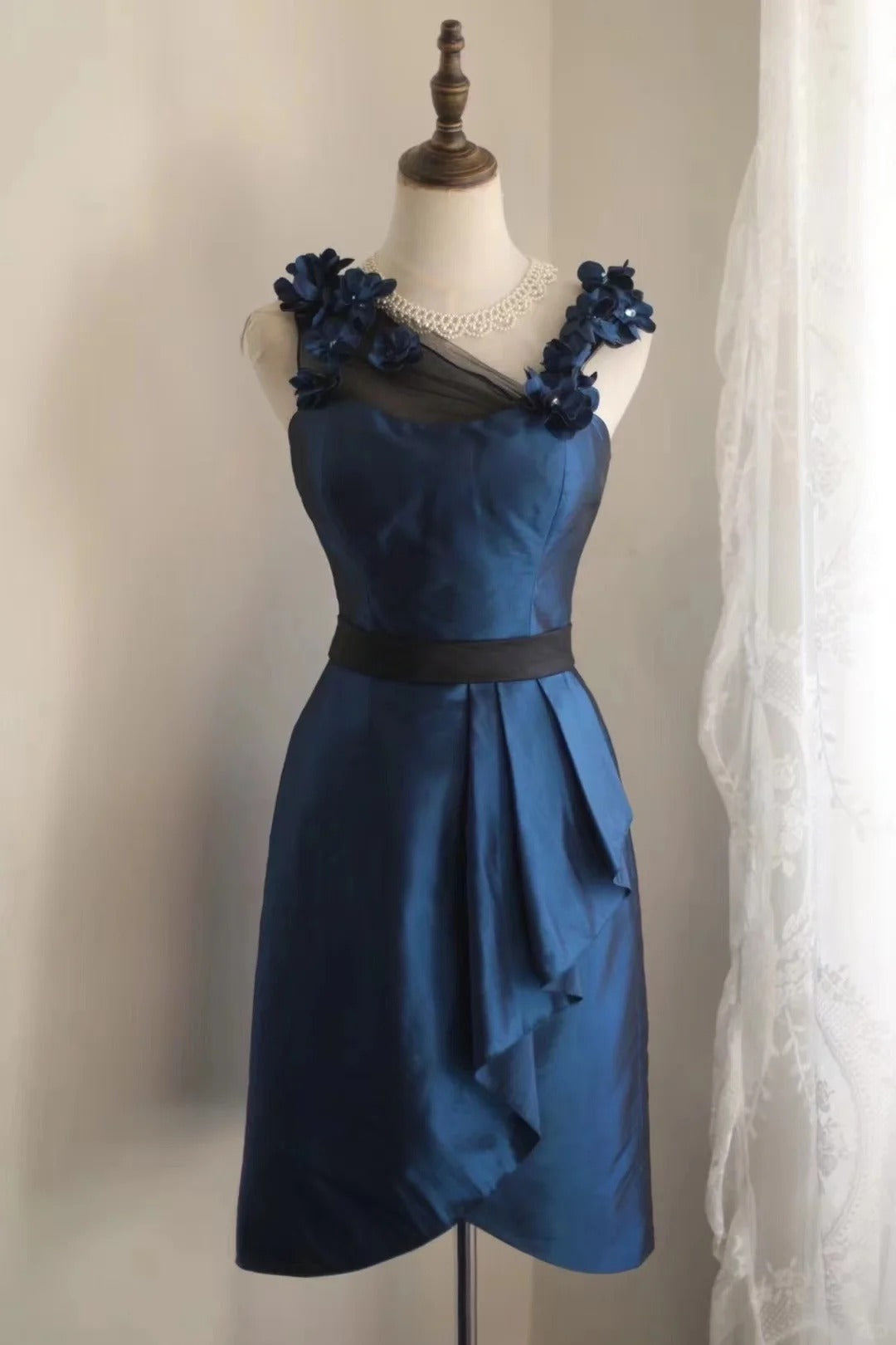 Blaues, geblümtes, kurzes Satin-Heimkehrkleid, Geburtstagspartykleid, kleine Orchidee, gh4304