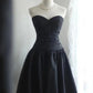 Vintage Kleines Schwarzes Kleid Taft Kurzes Homecoming Kleid Satin Herzförmiger Ausschnitt Unregelmäßiges Plissee-Design Handbestickt gh4375