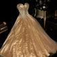 Goldenes, prachtvolles, glänzendes, elegantes langes Abschlusskleid, Abendkleid gh6813