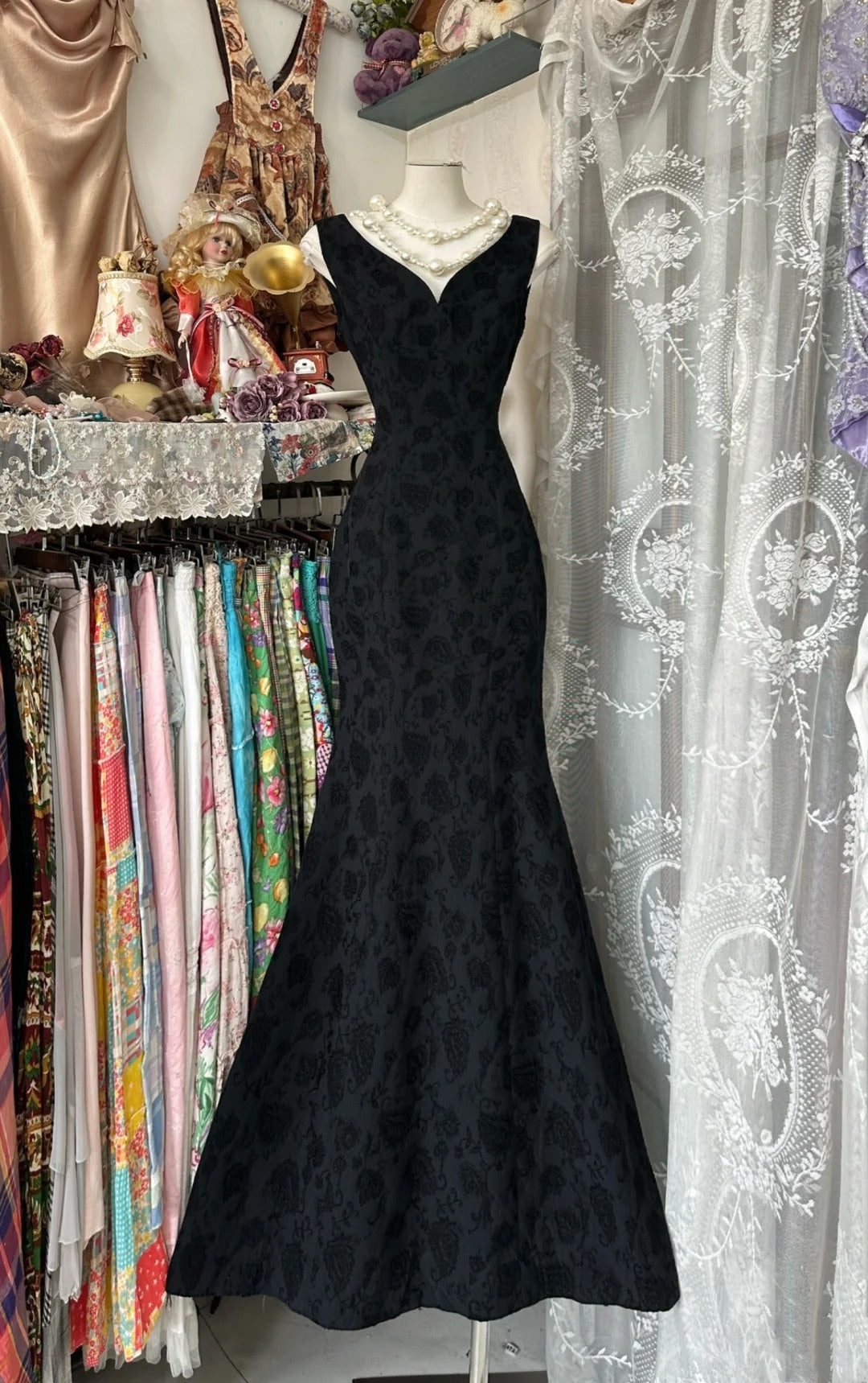 girlhomeshops-Art Modern Style Black Patterned Satin Deep - V Sleeveless Floor - Length Creative Evening Dress gh5887