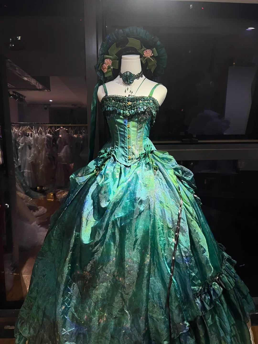 Strahlend und atemberaubend: Wunderschönes langes Abendkleid „Manor Princess“ in Smaragdgrün (gh6729)