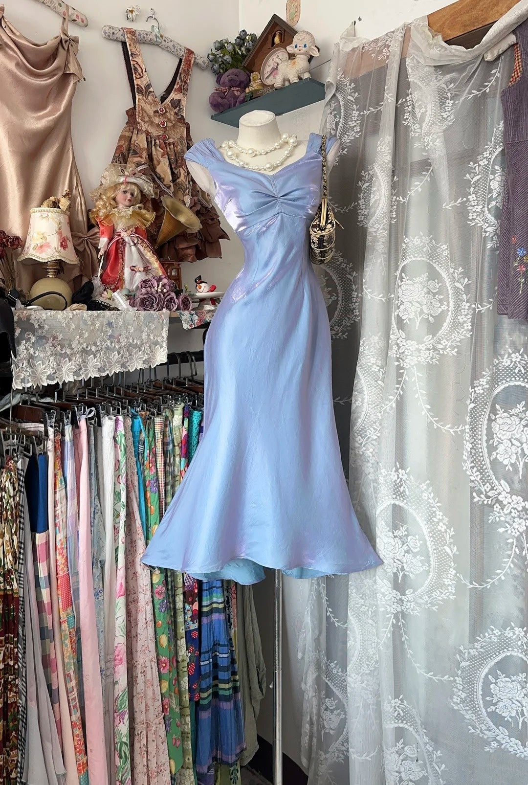 Vintage Meerjungfrauenkleid in Blau-Lila – Schimmerndes Satinkleid im Meerjungfrauenstil, Vintage-Mädchenkleid. gh7087