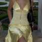 Leuchtend gelbes Spaghettiträgerkleid – V-Ausschnitt, Perlenbesatz, Schlitz, Maxikleid für Urlaub, Date oder leichte Abendveranstaltungen gh6994