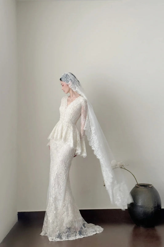 girlhomeshops - Vintage weißes Spitzen-Brautkleid im Meerjungfrauenstil mit V-Ausschnitt, langen Ärmeln und langem Schnitt gh6095