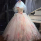 Ein bezauberndes Feenkleid mit Blumenmuster und Tausenden von Blüten am Saum. gh6728
