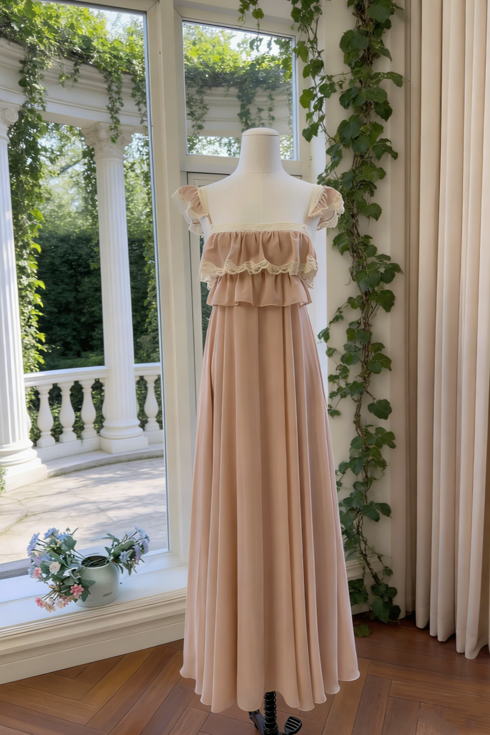 Zartrosa Chiffon-Kleid mit Rüschen und flatternden Ärmeln – Vintage-Maxikleid mit rückenfreiem Schnitt, elegant und verträumt (gh6962)
