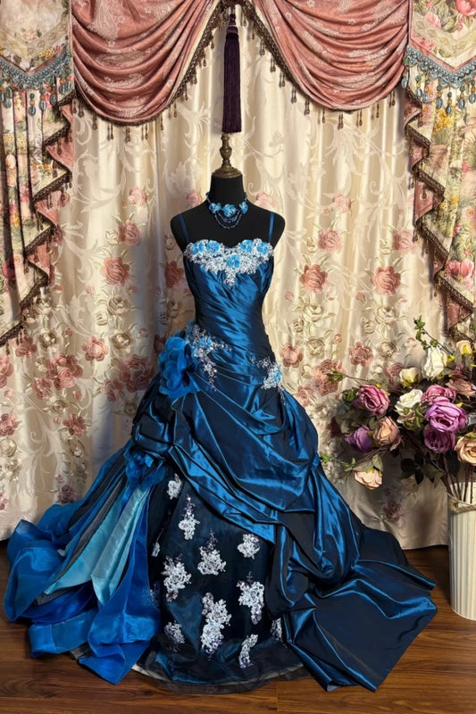 Robe de bal et de soirée de luxe style cour, bleu marine profond dégradé, en satin brodé avec traîne - gh6543