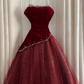 Ärmelloses burgunderrotes Samt- und Tüllkleid | Luxuriöses, elegantes Ballkleid mit Perlenbesatz und Schleppe gh6471