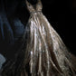 girlhomeshops – Goldfarbenes, wunderschönes, exquisites, mit Perlen besetztes, langes, elegantes Ballkleid aus Tüll, GH5695