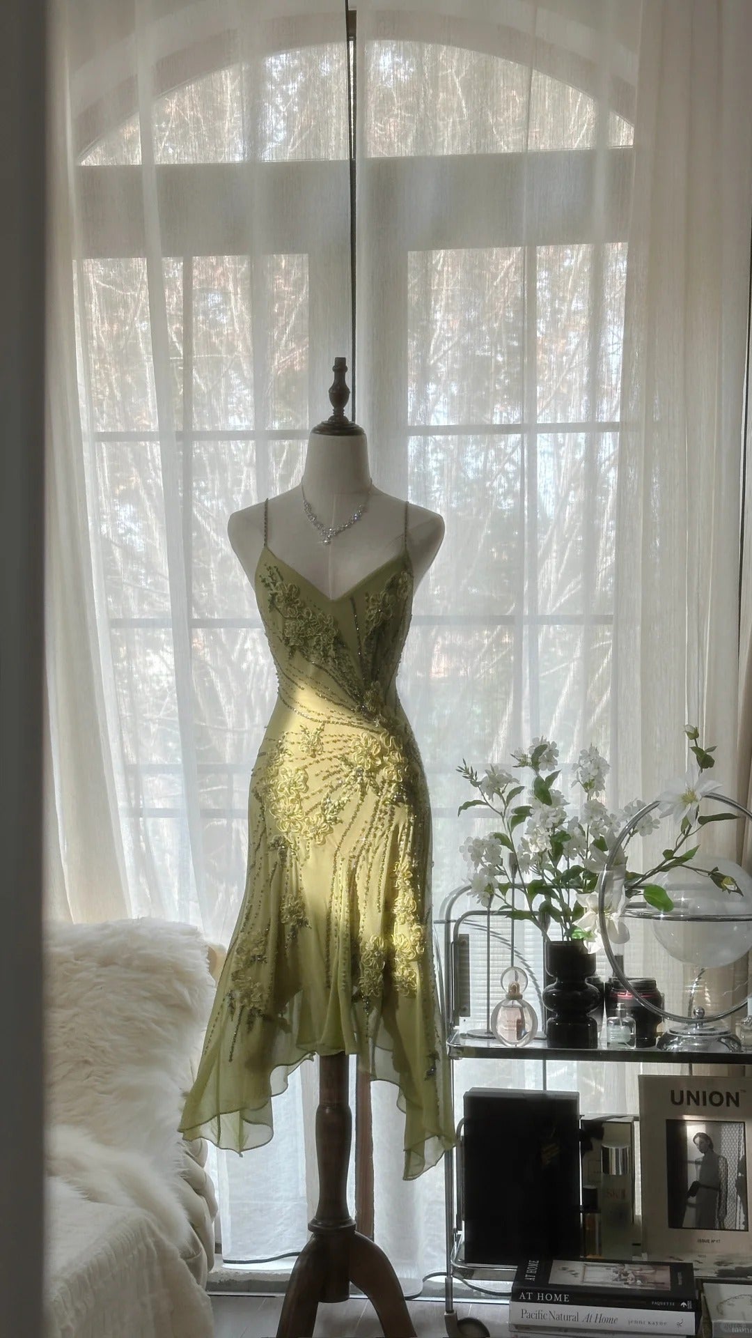Robe de soirée élégante et romantique verte, à fleurs délicates, avec des appliques et des perles, à bretelles spaghetti, mi-longue/courte, en mousseline de soie, à volants, gh4060