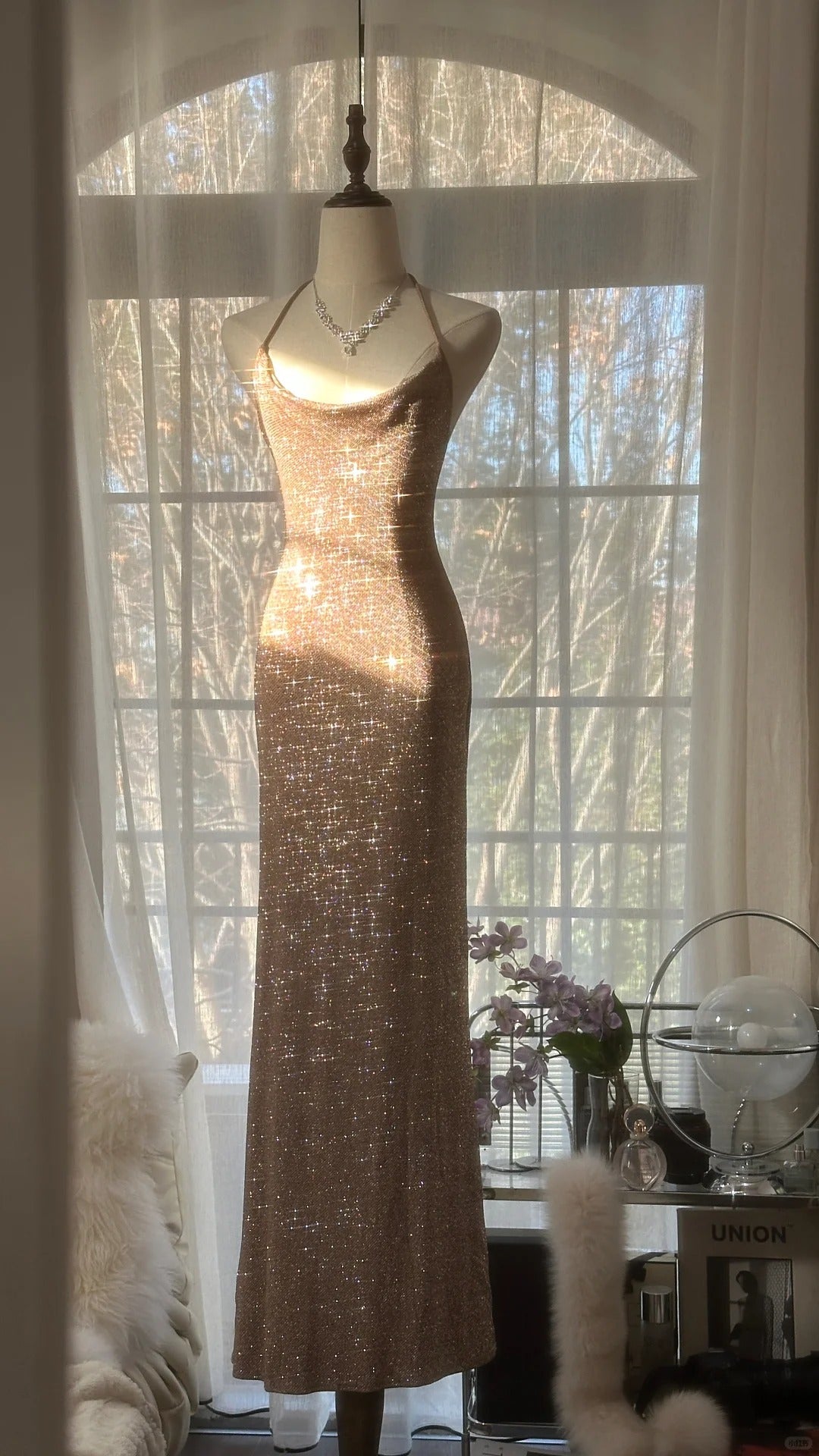Champagner Wunderschönes, glänzendes, exquisites, perlenbesetztes Spaghettiträger-V-Ausschnitt-langes Chiffon-Ballkleid mit Pailletten, Abendkleid, Partykleid gh4095