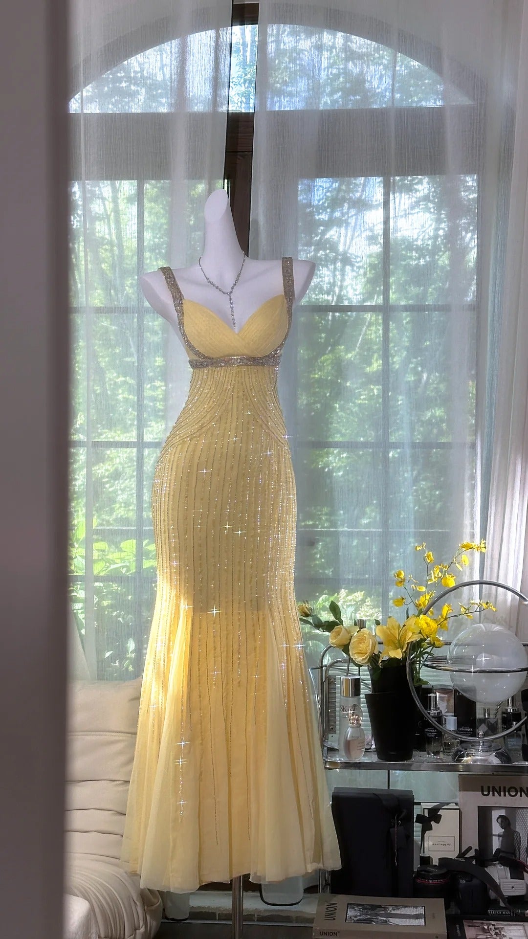 Hellgelb, wunderschön glänzend, modisch, elegant, exquisite Perlen, lang, rückenfrei, Tüll, Ballkleid, Abendkleid, Geburtstags-/Hochzeitsgast-/Feiertagspartykleid, Ballkleid, Valentinstags-Date-Kleid, gh4034