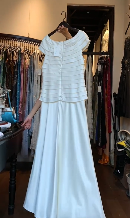 White Bateau Neck Satin Formal Gown Layered Pleats 3D Flower Sheath Long Evening Prom Dress gh9795