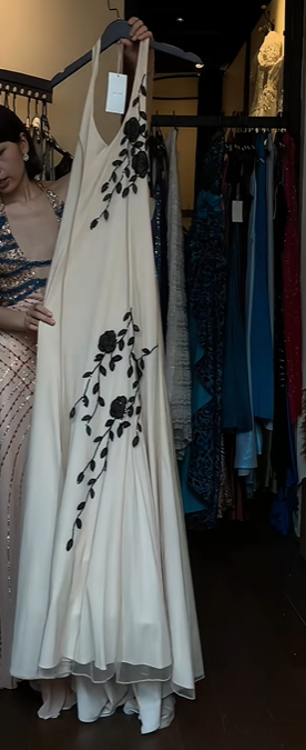 Cream White V Neck Evening Gown Black Rose Floral Applique Chiffon Flowy Long Formal Prom Dress gh9749