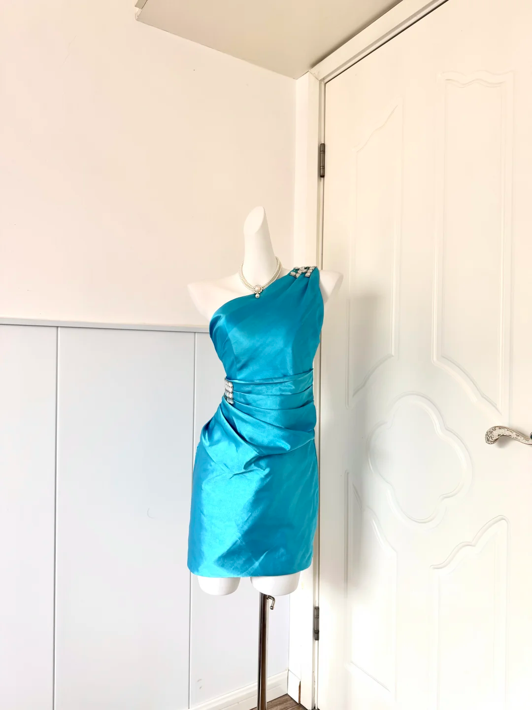 Women Turquoise Homecoming Dress, One‑Shoulder Satin Dress With Rhinestone Accents, Ruched Waist Bodycon Sheath Mini Cocktail Party Dress gh9231