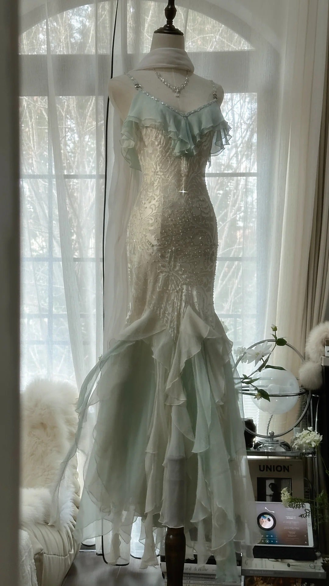 White Mint Green Romantic Fashion Elegant Delicate Beaded Lace Spaghetti Straps Long Tulle Chiffon Ruffle Ball Gown Evening Gown Party Dress gh4056