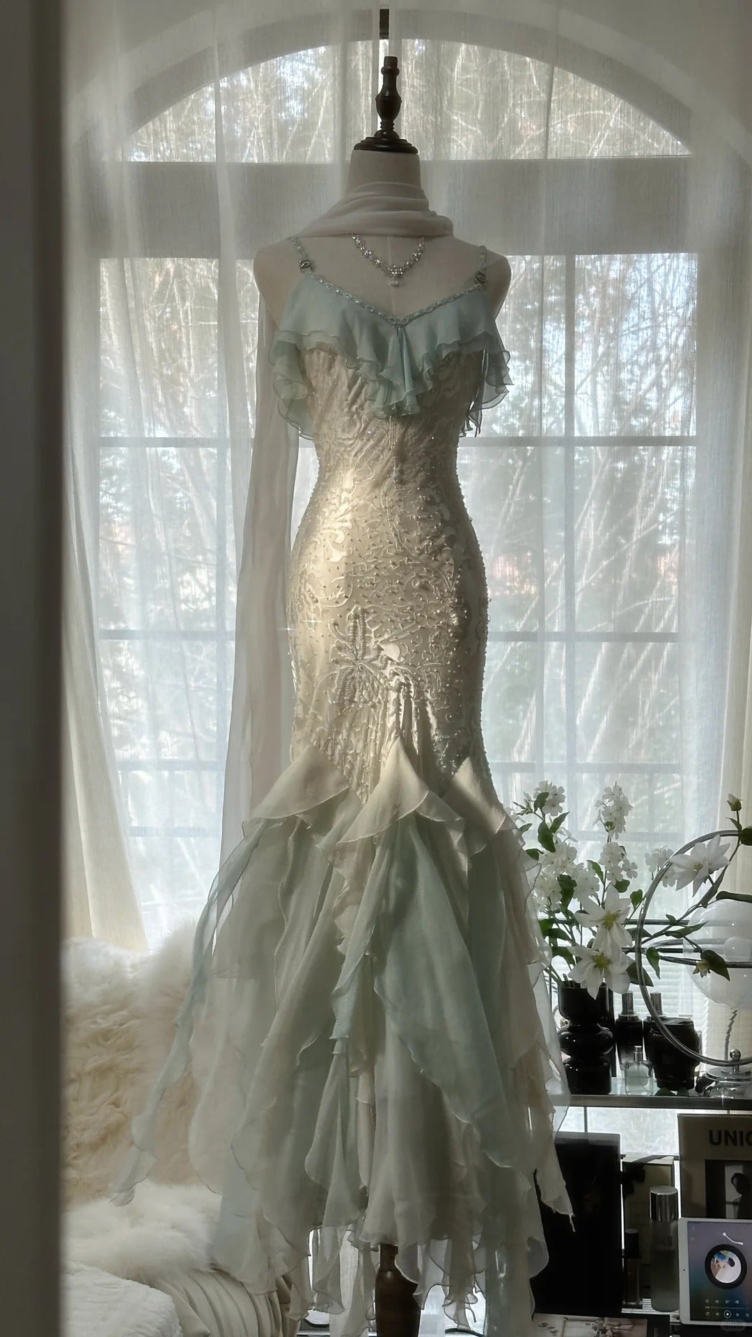 White Mint Green Romantic Fashion Elegant Delicate Beaded Lace Spaghetti Straps Long Tulle Chiffon Ruffle Ball Gown Evening Gown Party Dress gh4056