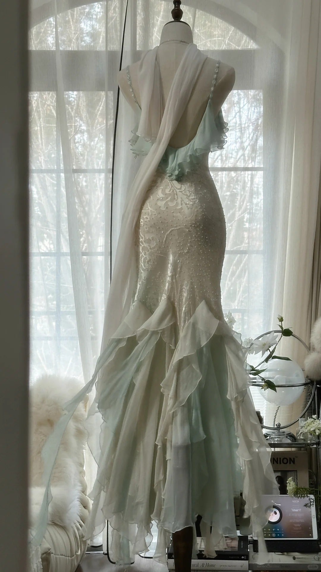 White Mint Green Romantic Fashion Elegant Delicate Beaded Lace Spaghetti Straps Long Tulle Chiffon Ruffle Ball Gown Evening Gown Party Dress gh4056
