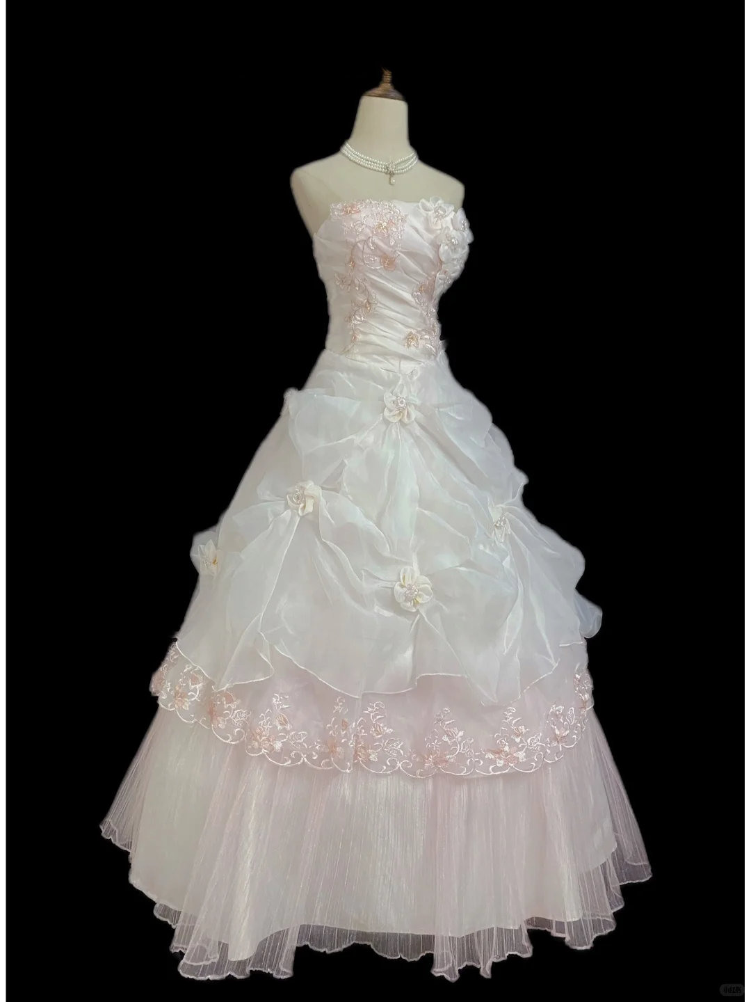 Blush Pink Strapless Long Romantic Wedding Dress with Floral Details, Cinched Waist, Voluminous Princess Skirt gh8332
