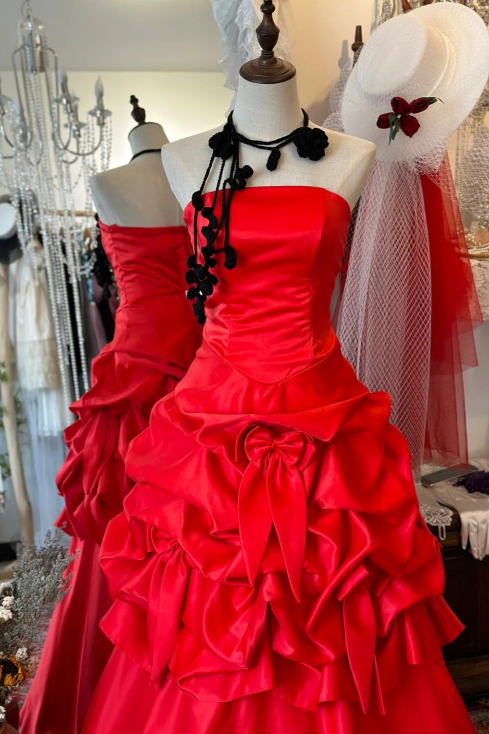 Robe rouge rétro : taille en satin, jupe évasée, robe de soirée haut de gamme gh6577