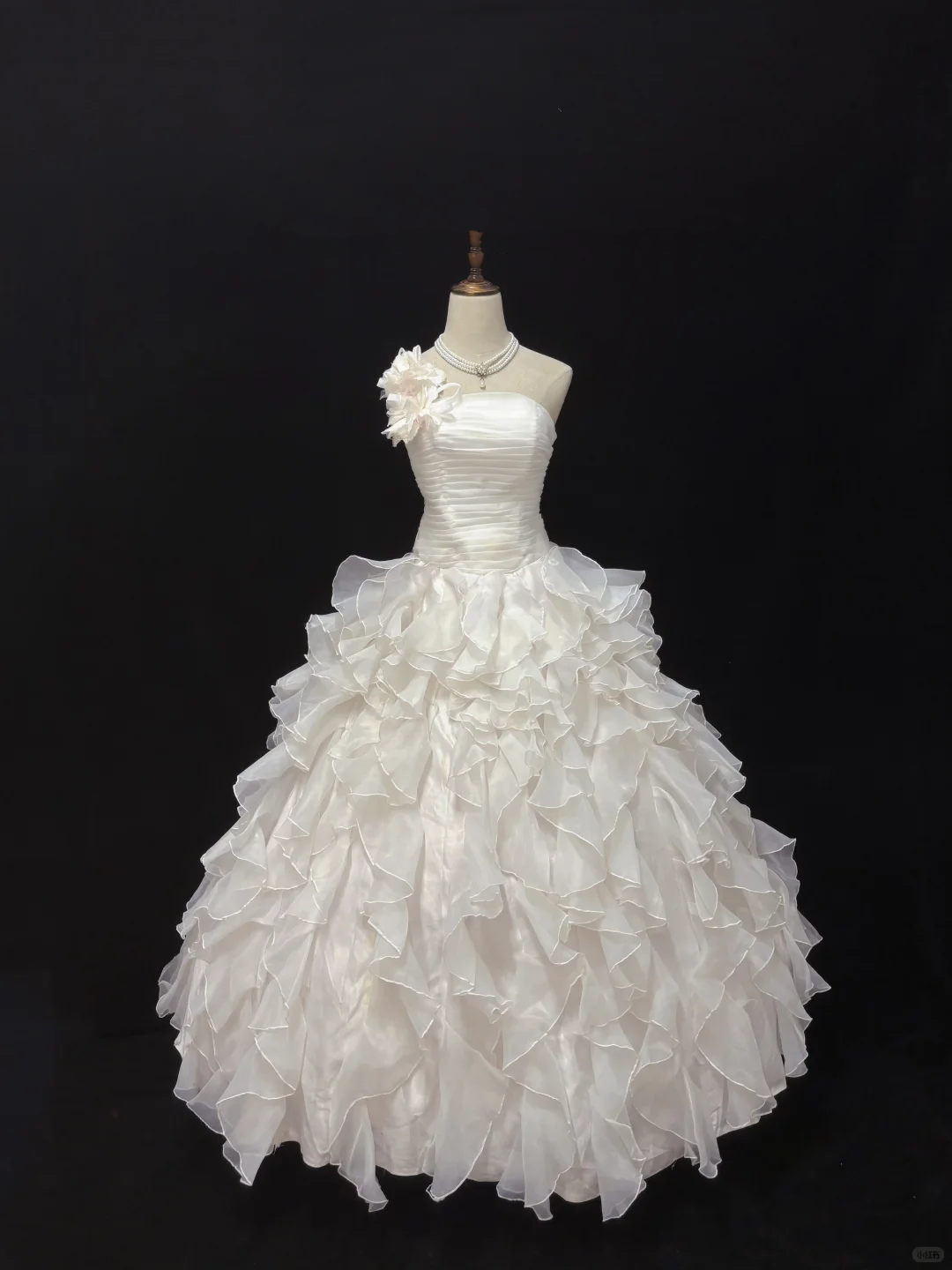 Off-White Strapless Elegant Romantic Gown, Cinched Waist, Fluffy Tiered Cake Skirt, Wedding Dress & Bridal Gown gh8194
