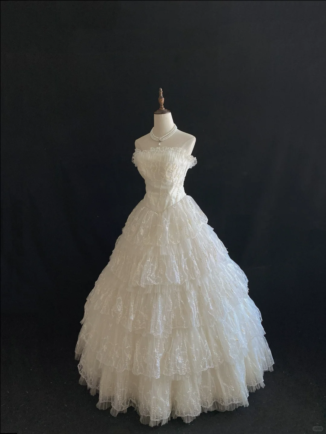 Off-white Strapless Romantic Gown, Embroidered Details, Cinched Waist, Voluminous Tiered Skirt, Wedding Gown gh8109