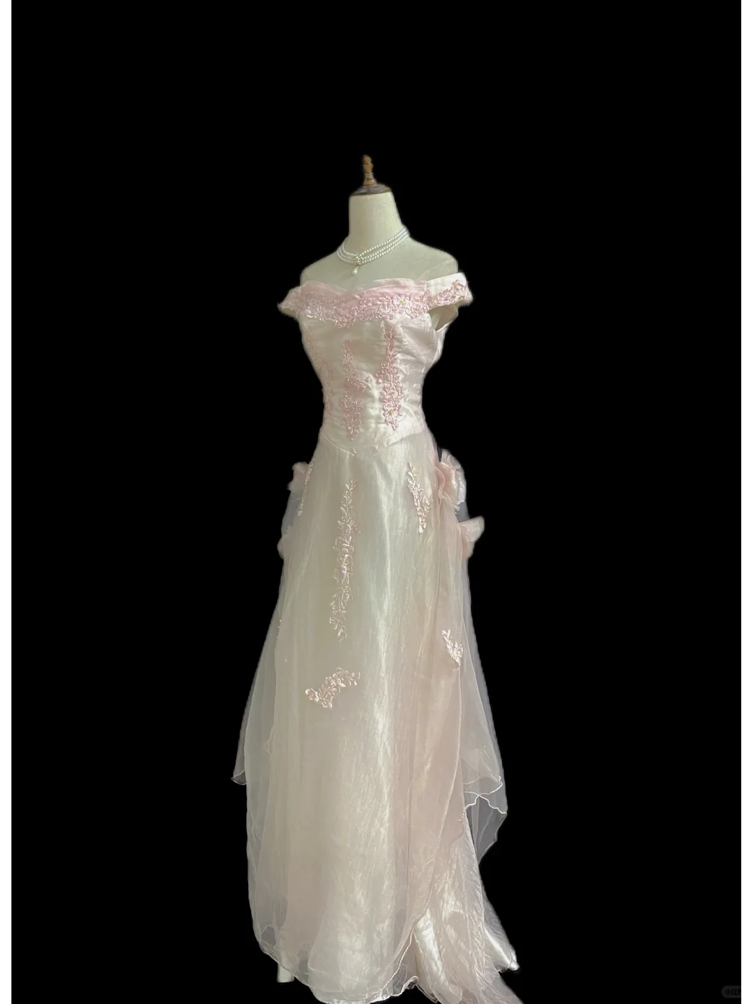 Blush pink off-the-shoulder long romantic gown with embroidery, fitted waist and classic elegant vibe, wedding dress & bridal gown gh8337