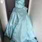 Minimalistisches, luxuriöses, eisblaues, trägerloses Ballkleid aus Satin mit 3D-Rüschen – perfekt für Dinnerpartys und Cocktailabende (gh6545)