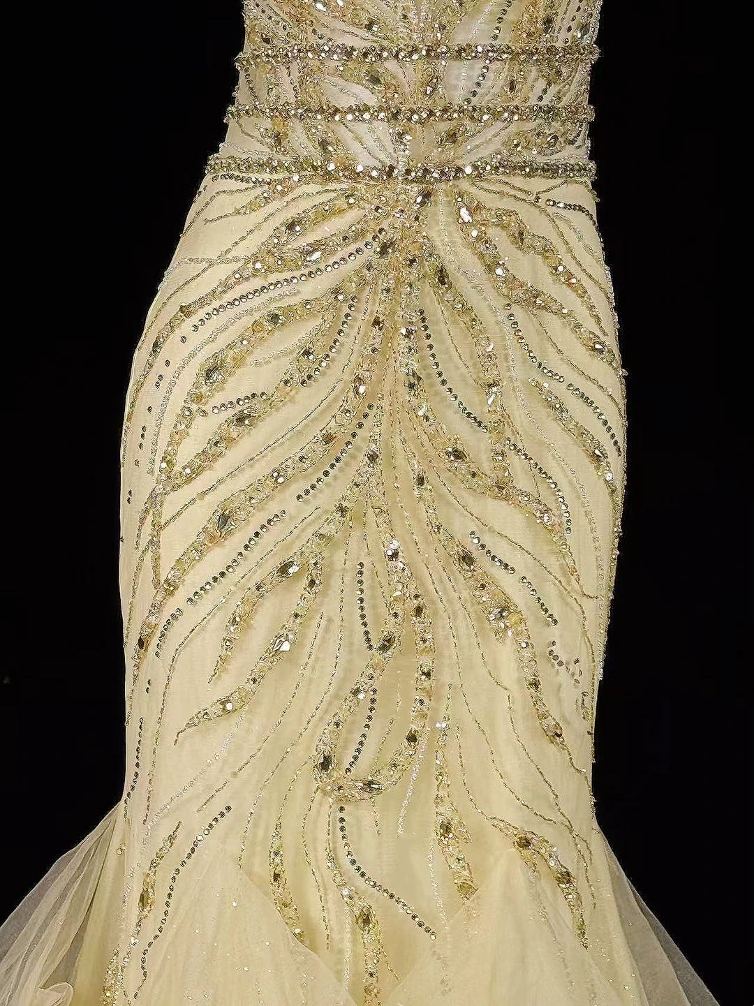 Champagne Halter Beaded Sequin Waist-Fitted Hip-Hugging Sexy Long Evening Gown for Parties & Balls gh7153