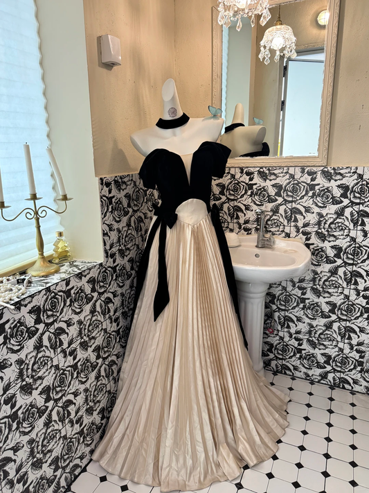 Black Strapless Waist-Cinched Spliced Champagne Full Flared Skirt Romantic Dress, Wedding Gown gh7620