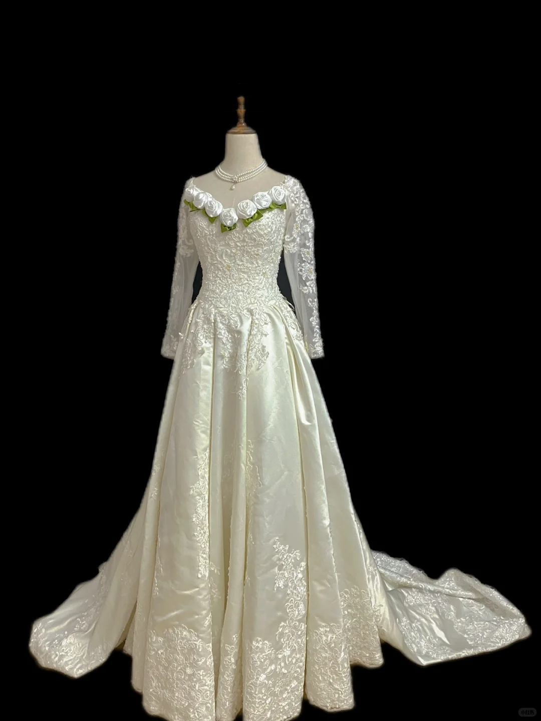 Light Champagne Long Classical Elegant Romantic Wedding Dress, Long Sleeves with Rose Lace, Fitted Waist gh8339