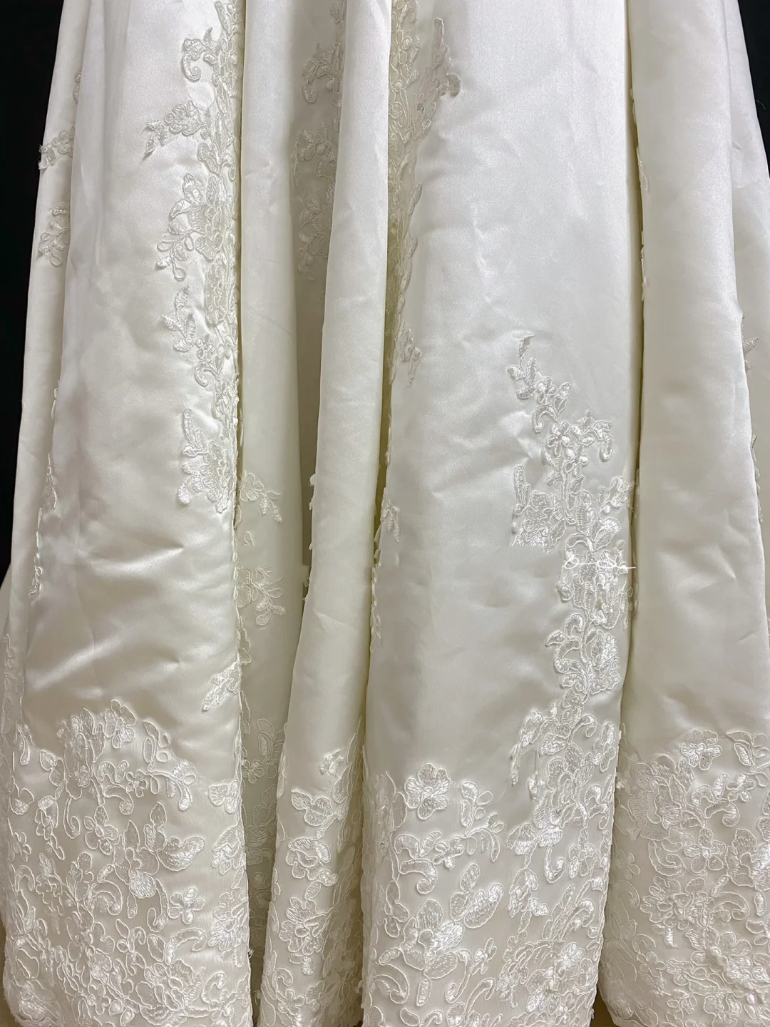 Light Champagne Long Classical Elegant Romantic Wedding Dress, Long Sleeves with Rose Lace, Fitted Waist gh8339