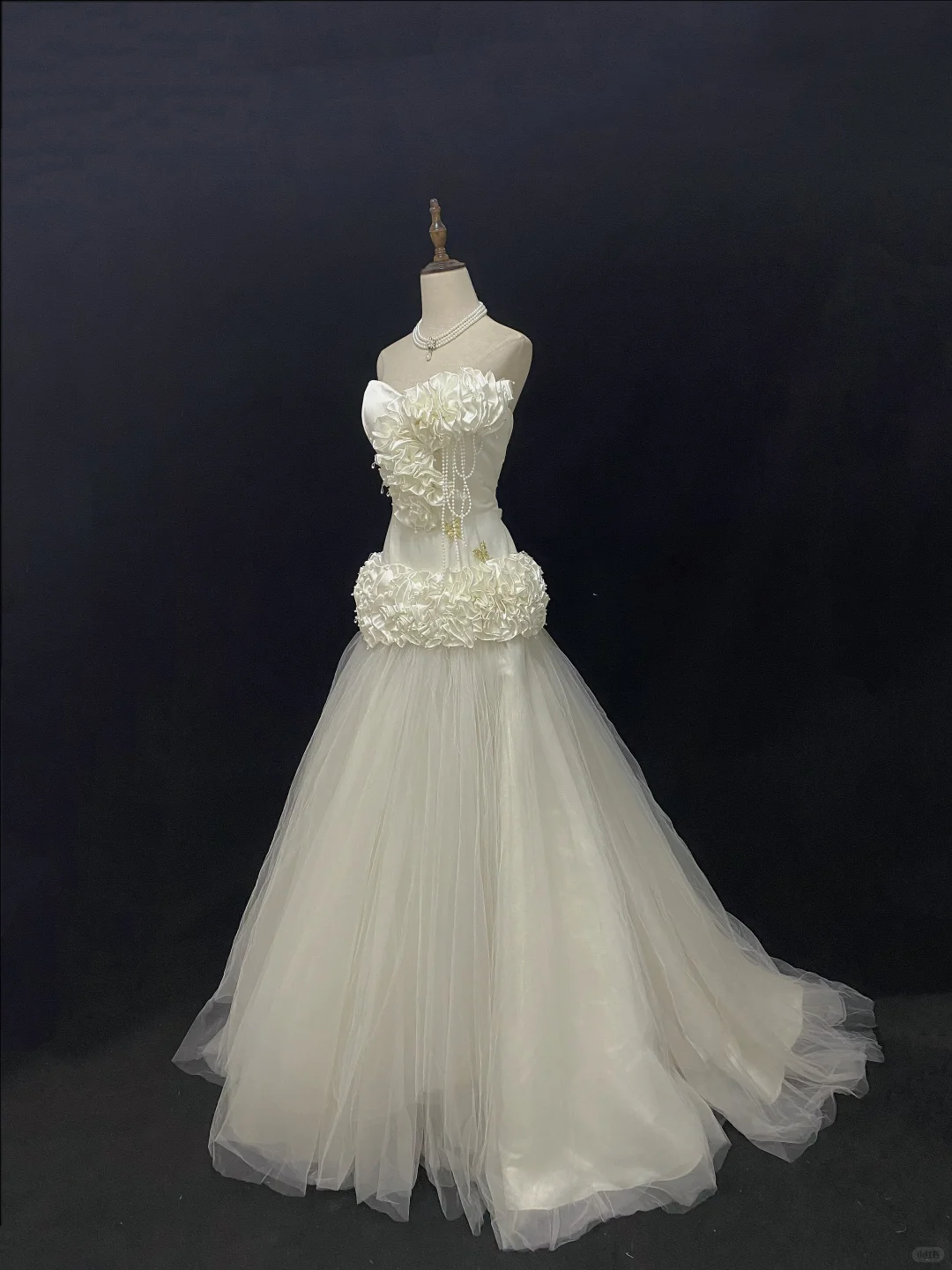 Off-White Vintage Strapless Long Romantic Gown, Cinched Slim Waist, Elegant & Gentle Style, Wedding Gown gh8114