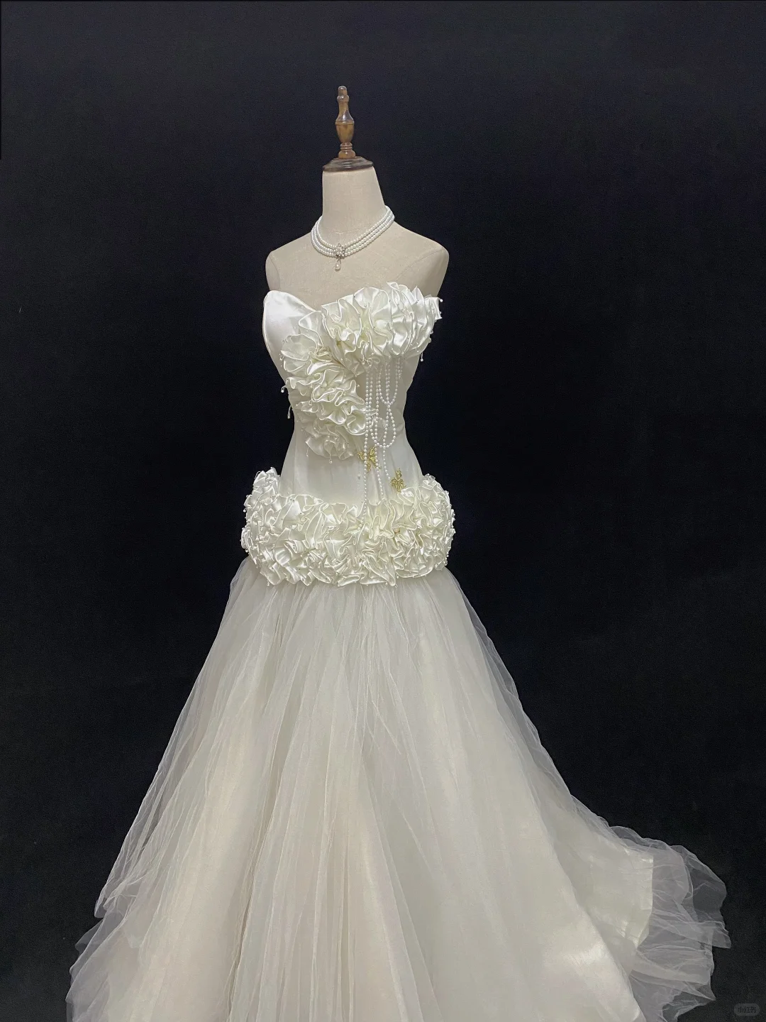 Off-White Vintage Strapless Long Romantic Gown, Cinched Slim Waist, Elegant & Gentle Style, Wedding Gown gh8114