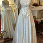 Trägerloses Abendkleid im Retro-Stil aus cremefarbenem Satin und Spitze – ideal für Hochzeiten und Dinnerpartys im Retro-Stil (gh6563)