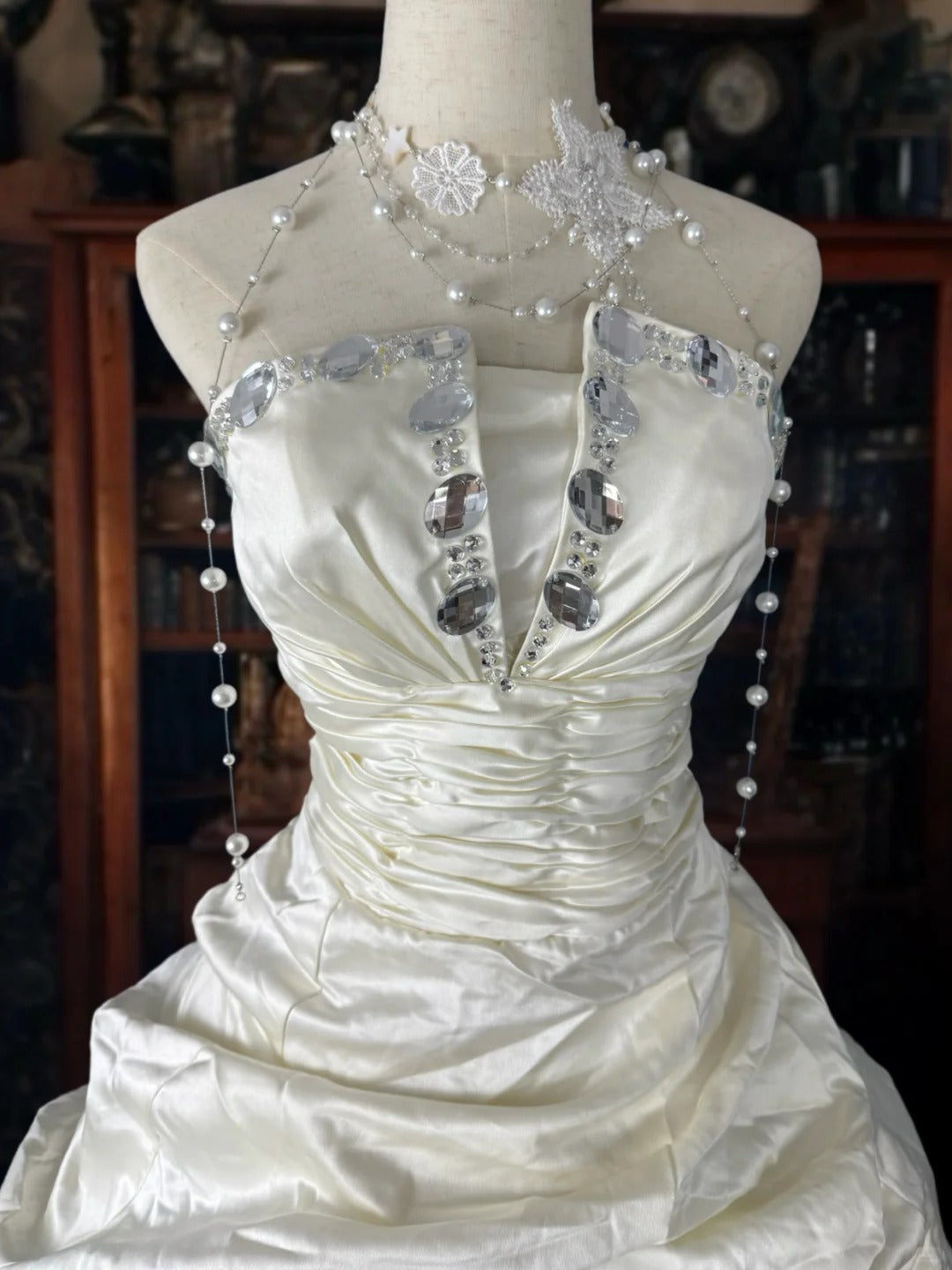 Girlhomeshops-Weißes, exquisites, perlenbesetztes, langes Satin-Ballkleid, Brautkleid, Brautkleid gh5352