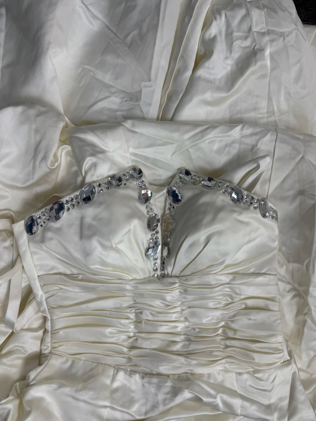 Girlhomeshops-Weißes, exquisites, perlenbesetztes, langes Satin-Ballkleid, Brautkleid, Brautkleid gh5352